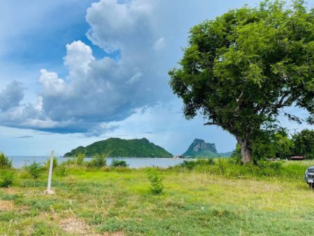 ขาย ที่ดิน หาดทรายสวยสะอาด ไม่มีโคลน เดินลงทะเลได้เลยติดทะเลอ่าวน้อย 5 ไร่ 45 ตร.วา เหมาะสำหรับบ้านพักตากอากาศชิวๆ หรือทำธุรกิจ รูปที่ 1