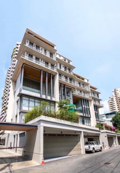 5 storey townhome for Rent, Super Luxury level, in Soi Sukhumvit 49 with lift and private pool. รูปที่ 1