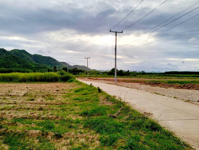 ขายที่ดินติดถนนคอนกรีต ด่านมะขามเตี้ย กาญจนบุรี 97 ไร่  ติดภูเขา เหมาะทำการเกษตร หรือซื้อเก็บไว้ได้ รูปที่ 1