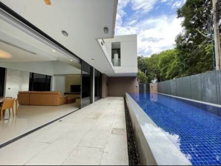 Modern Single House 3 Storey with private pool for Rent in Ekkamai soi 8 Pet Friendly fully furnished รูปที่ 1
