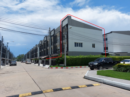 ขายขาดทุน ทาวน์โฮม 3 ชั้น หลังมุม ดีสุดในโครงการ บ้านกลางเมือง สวนหลวง 34.1 ตร.วา พร้อมย้ายเข้าอยู่ รูปที่ 2