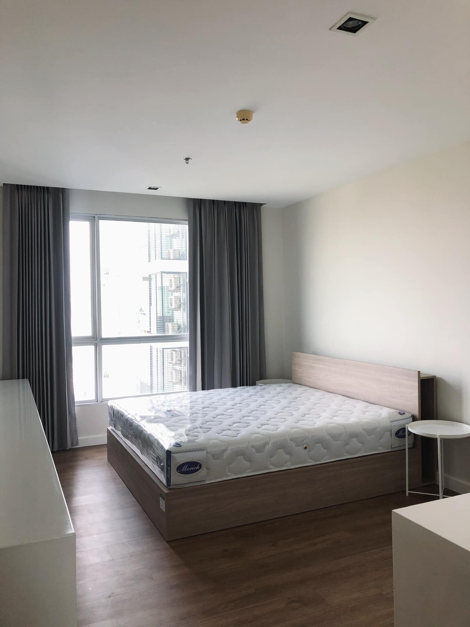 11 : Fully-furnished at The room Sathorn Taksin near BTS Pho Nimit รูปที่ 1