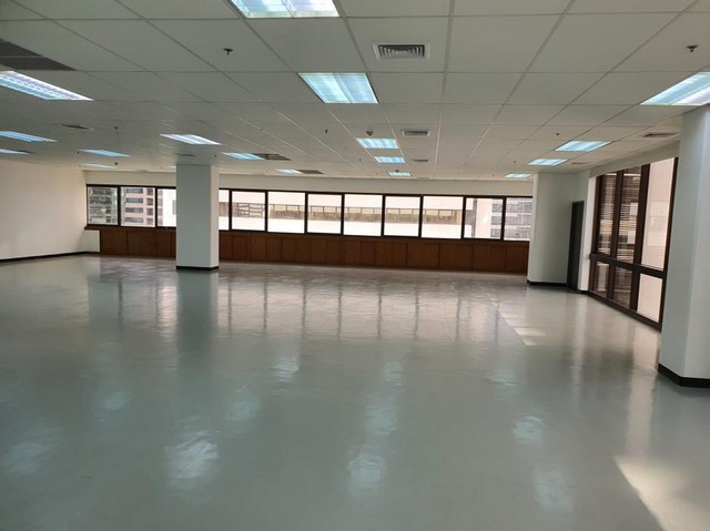 21 : Office space for rent at Sathorn Thani IInear BTS Surasak รูปที่ 1