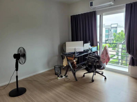ขาย ทาวน์โฮม 3ชั้น บ้านกลางเมือง สวนหลวง พร้อมเฟอร์ เครื่องใช้ไฟฟ้า และบิวท์อิน รูปที่ 3