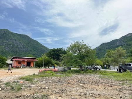 ขาย ที่ดิน โฉนดครุฑแดง ปลอดภาระพร้อมโอนสามร้อยยอด 203 ตร.วา น้ำไฟพร้อม ติดถนน 2 ด้าน รูปที่ 2