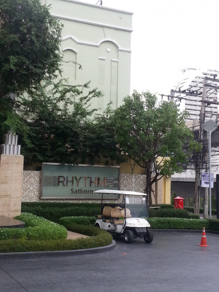 ขาย คอนโด ตกแต่งพร้อมเข้าอยู่ RHYTHM สาทร 38 ตรม. ราคาพิเศษ. รูปที่ 2