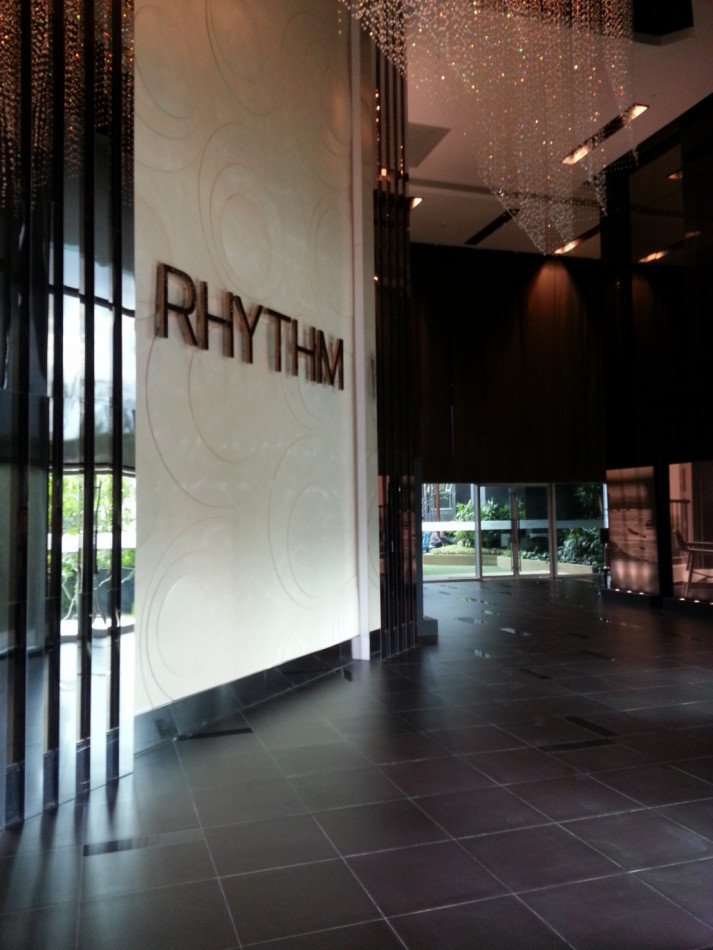 ขาย คอนโด ตกแต่งพร้อมเข้าอยู่ RHYTHM สาทร 38 ตรม. ราคาพิเศษ. รูปที่ 3