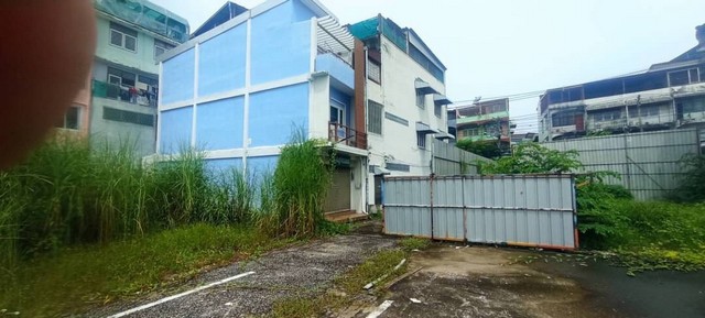 land for sale 1-0-63 rai next to Chan Road good location business district suitable for investment  รูปที่ 1