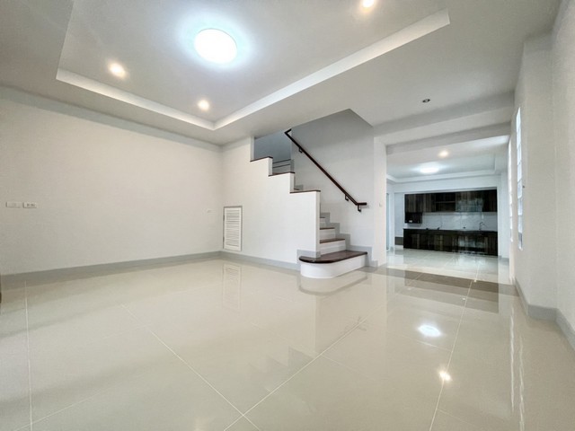 For Sales : Wichit, 3-Storey Town House, 3 Bedrooms 3 Bathrooms 25.50 sqw. รูปที่ 1