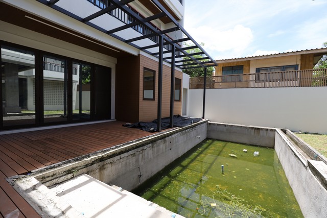 บ้าน อินทมาระ 41 56000000 BAHT. 4BEDROOM 229 SQ.WA ใกล้กับ  ดินแดง ครบครัน รูปที่ 1