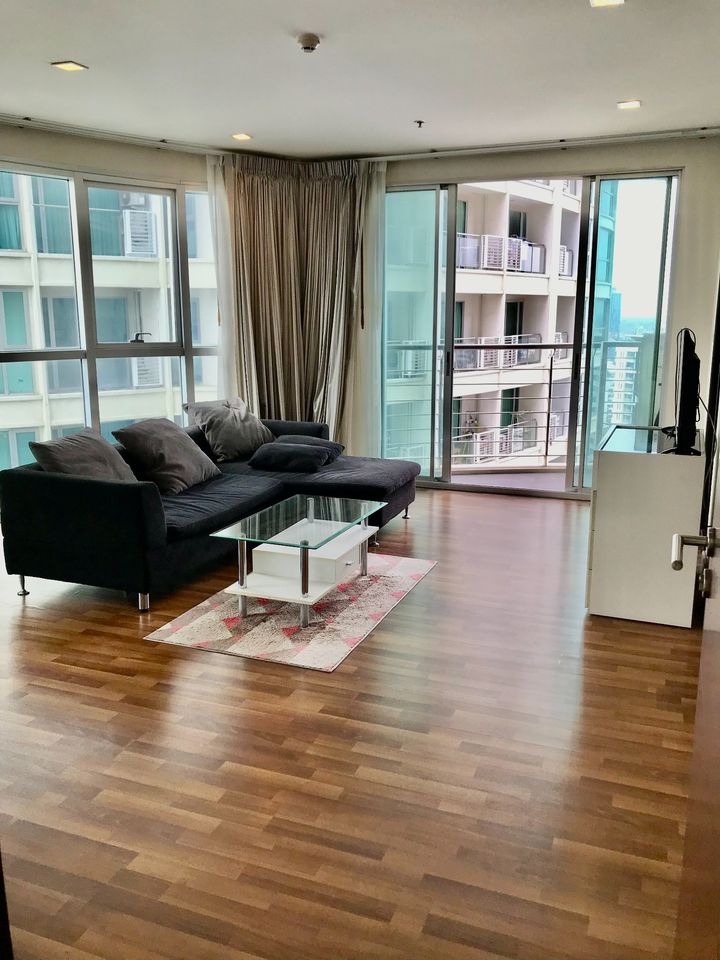 Le Luk Condominium spacious clean 19th floor BTS Phra Khanong รูปที่ 1