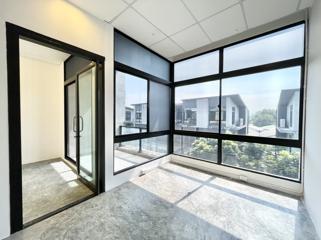 ให้เช่า ออฟฟิศ 4 ชั้น Town In Town ศรีวรา ตกแต่งสไตล์ Loft ใกล้พระราม9 เอกมัย รูปที่ 3