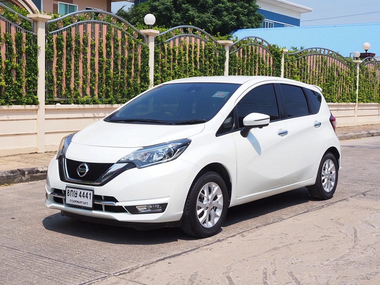 NISSAN NOTE 1.2 VL ปี 2019 เกียร์AUTO สภาพนางฟ้า ฟรีดาวน์ รถเก๋ง สีขาว รถมือสอง รูปที่ 1