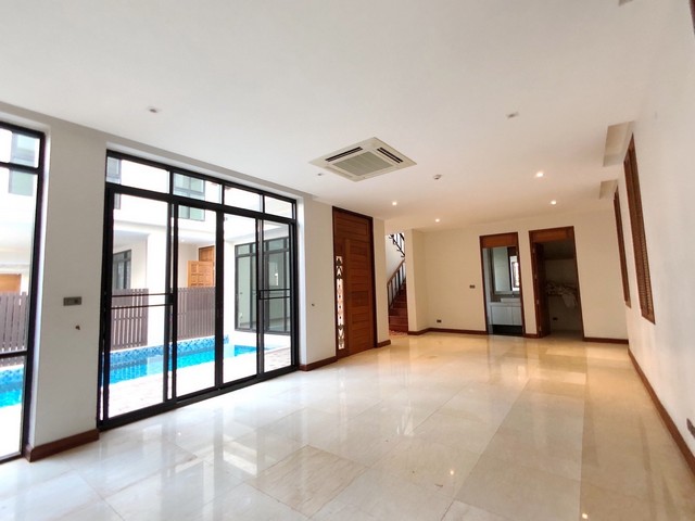 RH1024House for Rent : House in Sukhumvit 24 4 Bedrooms 4 Bathrooms รูปที่ 1