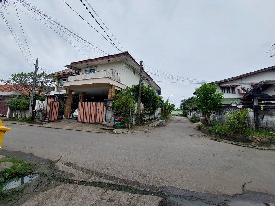 ขายที่ดิน 56 วา ถนนนวมินทร์ 42 แยก 8-5 กว้าง 11 x 21 เมตร ถมแล้ว มีรั้วรอบขอบชิด ซอย นวมินทร์ 42 แยก 8-5 แขวง คลองกุ่ม เขต บึงกุ่ม กรุงเทพมหานคร รูปที่ 4