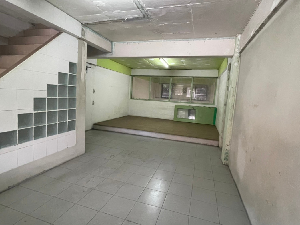 ขายอาคารพาณิชย์ 3.5ชั้น ติดถนนประชาราษฎร์บำเพ็ญ (ซอย 18) อยู่ใกล้สี่แยกห้วยขวาง รูปที่ 4