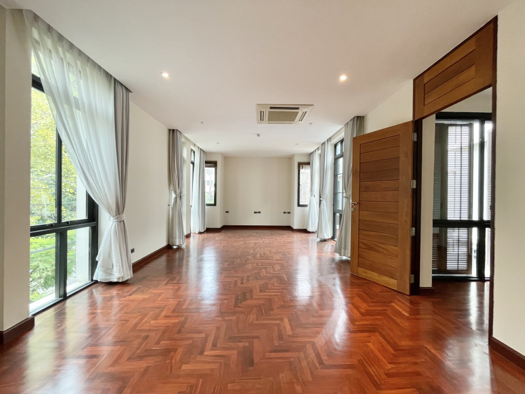 ให้เช่า Luxury Pool Villa  สุขุมวิท24 พร้อมสระว่ายน้ำ ใกล้ BTS พร้อมพงษ์ 650 เมตร รูปที่ 3