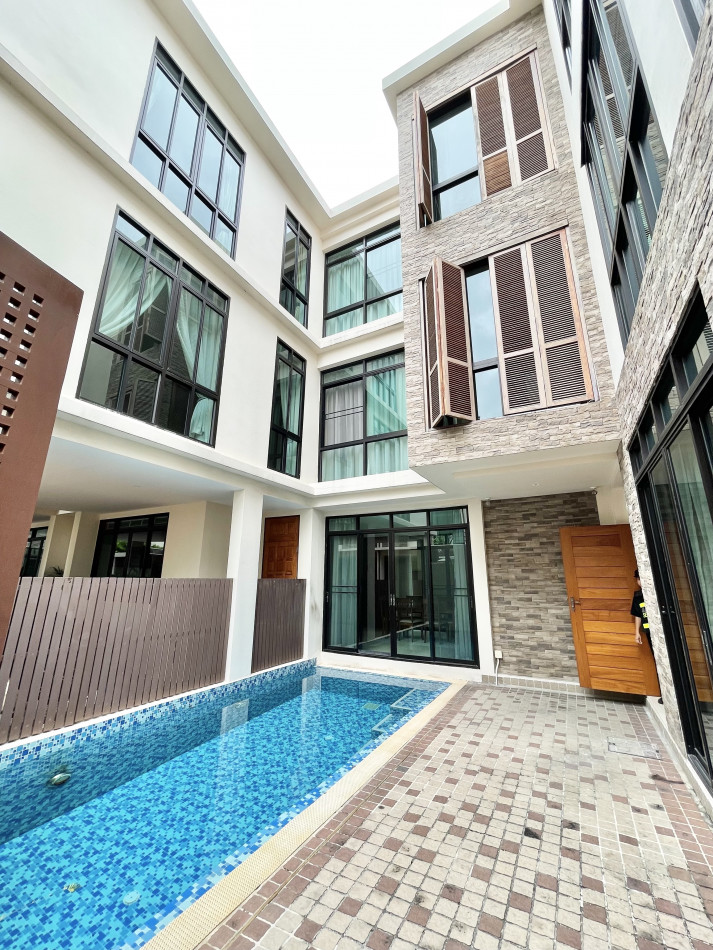 ให้เช่า Luxury Pool Villa  สุขุมวิท24 พร้อมสระว่ายน้ำ ใกล้ BTS พร้อมพงษ์ 650 เมตร รูปที่ 1