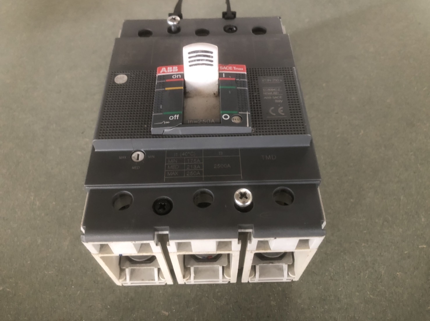 ขาย Main Breaker 3phase  ABB SACE Tmax XT3N 250  250A เมนเบรกเกอร์ เอบีบี 250แอมป์ มือสอง รูปที่ 4