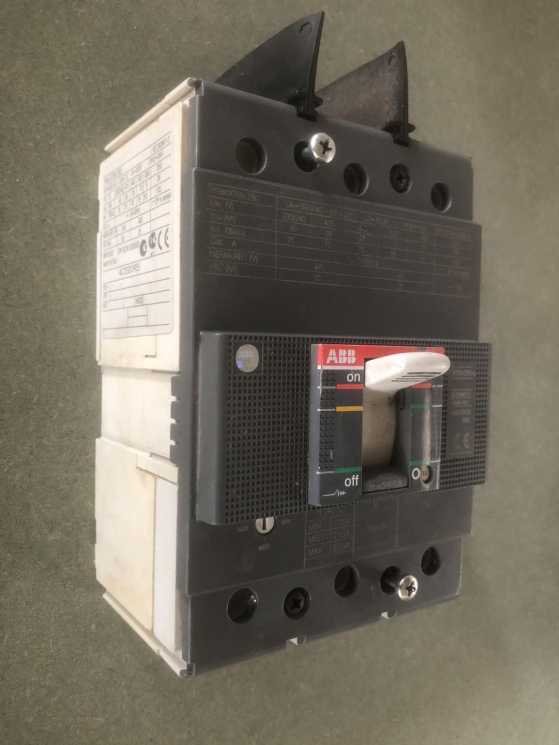 ขาย Main Breaker 3phase  ABB SACE Tmax XT3N 250  250A เมนเบรกเกอร์ เอบีบี 250แอมป์ มือสอง รูปที่ 5