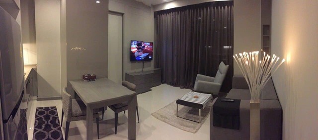 Luxury unit with fully furnished available!!! at M Silom near BTS Chong nonsi รูปที่ 1
