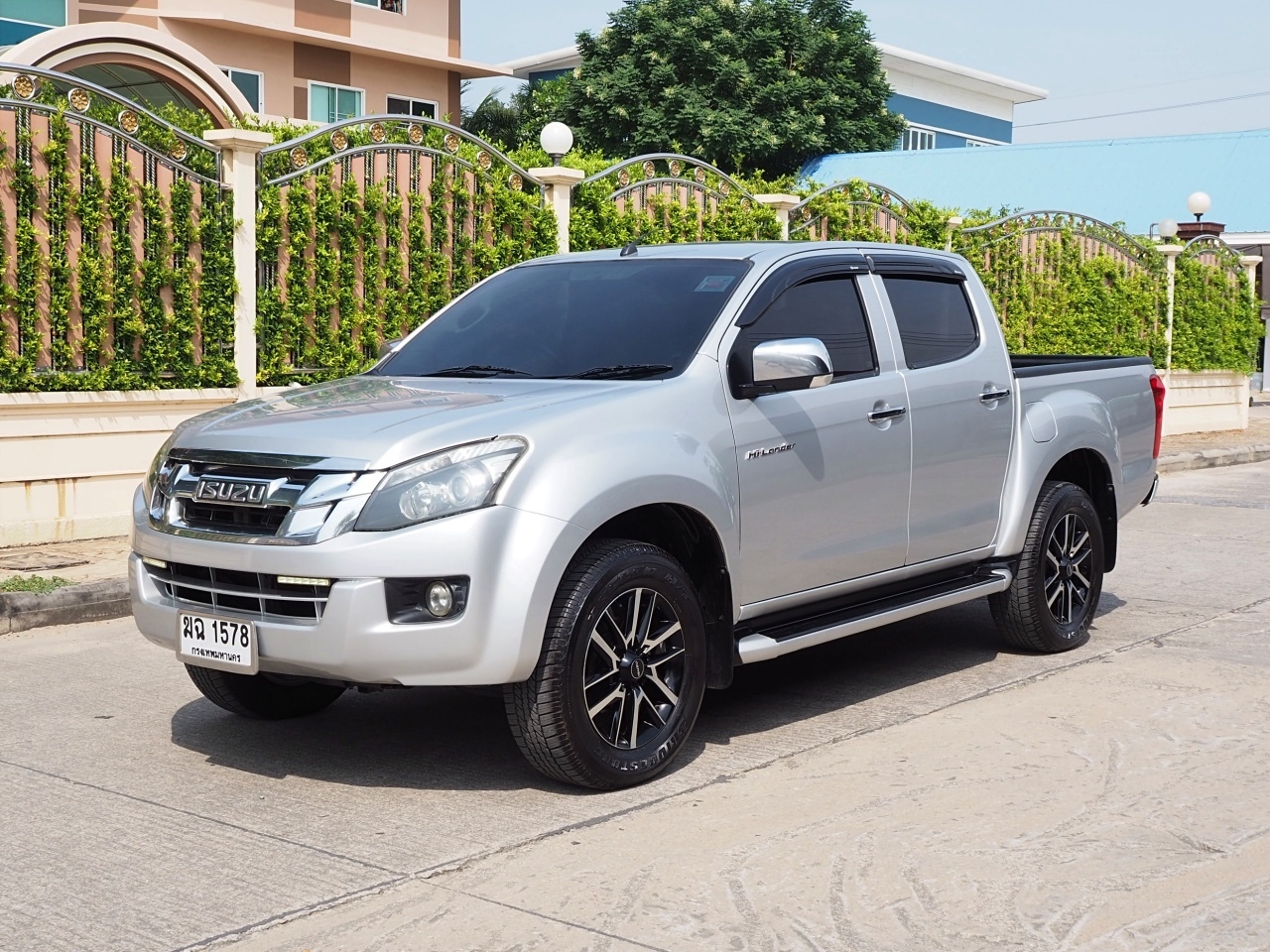 ISUZU D-MAX ALL NEW CAB-4 HI-LANDER 3.0 VGS Z-Prestige ปี 2012 เกียร์AUTO สวยแบบนี้ ถูกสุดในเว็บ!! ฟรีดาวน์ กระบะ 4 ประตู สีเทา รถมือสอง รูปที่ 1