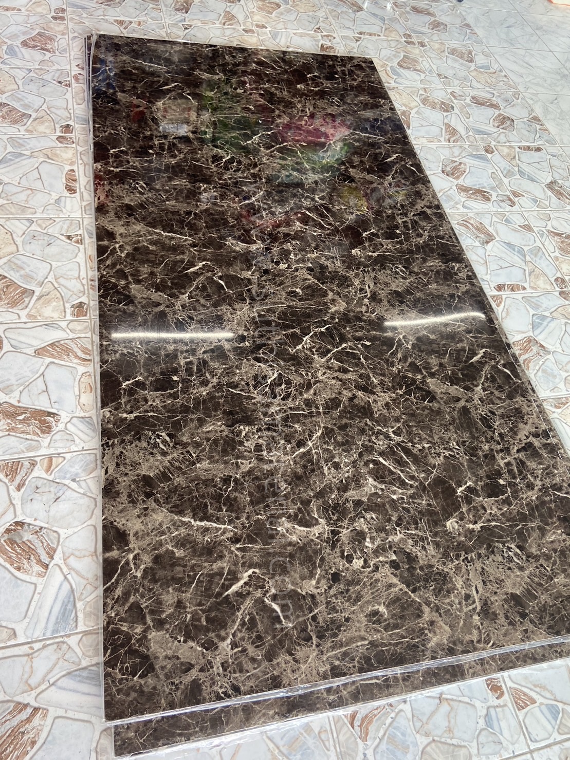 พลาสวูดลายหิน (PVC Marble Sheet) แผ่นสวย หรูหรา ทันสมัย วัสดุตกแต่งภายใน ขนาด 3 มิลลิเมตร สอบถามเพิ่มเติมได้ที่ โกดังพลาสวูดเชียงใหม่ 0826179893 รูปที่ 1