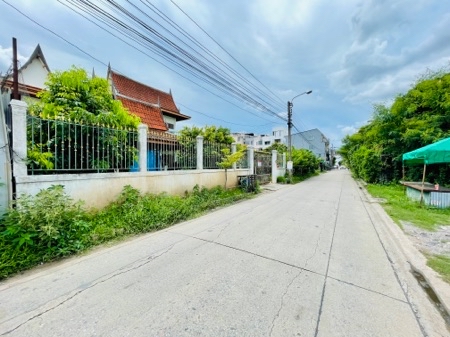ขาย บ้านเดี่ยว ทรงเรือนไทยเสนานิคม 1 ซอย 26 แยก 1 250 ตรม. 95 ตร.วา ทำเลสุดยอด ใกล้รถไฟฟ้า ตกแต่งทรงไทยโบราณใช้ไม้สักทั้งหลัง รูปที่ 2