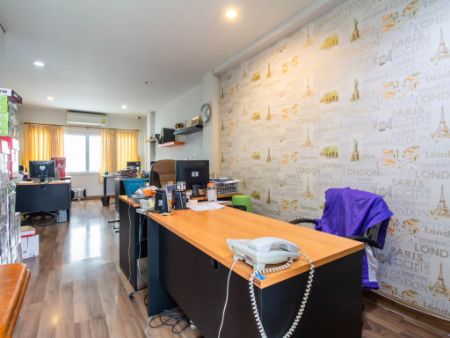 ขาย ทาวน์โฮม Autumn Residence เพชรเกษม 114 พื้นที่ 170 ตรม. 20.8 ตร.วา ใกล้ถนนเพชรเกษม ตกแต่สวย พร้อมอยู่ เหมาะทำออฟฟิศ รูปที่ 9