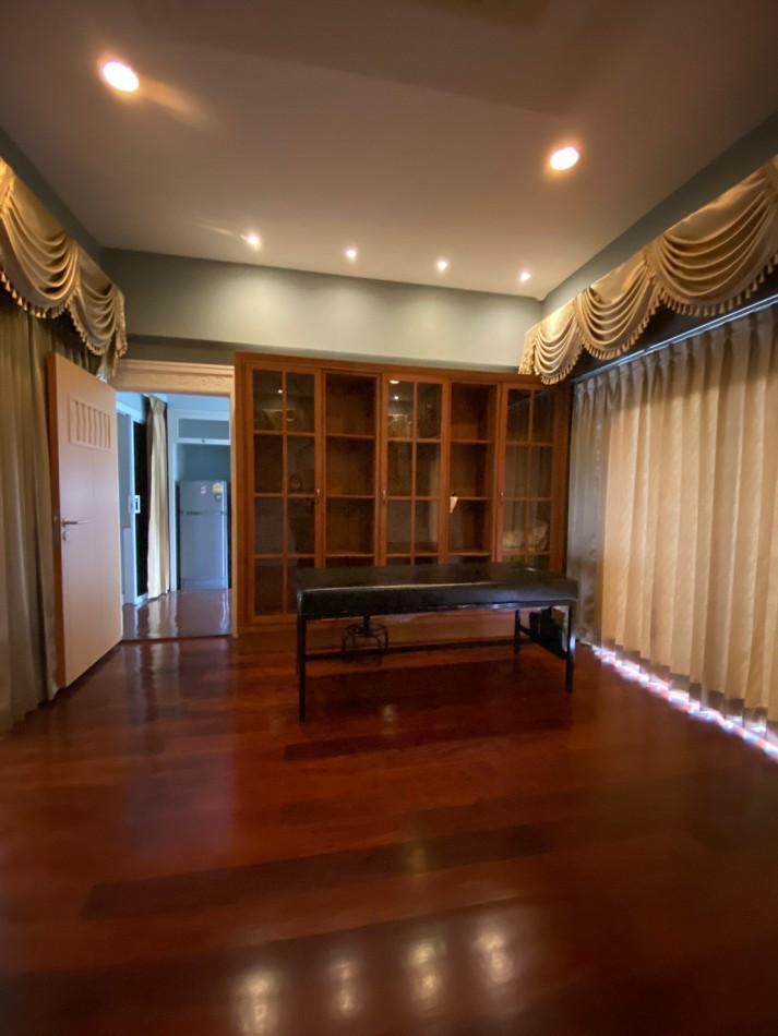 ให้เช่า Home Office พระราม 9 ตรงข้าม The nine ติดถนนใหญ่ ตกแต่งสวย พร้อมเข้าอยู่ รูปที่ 4