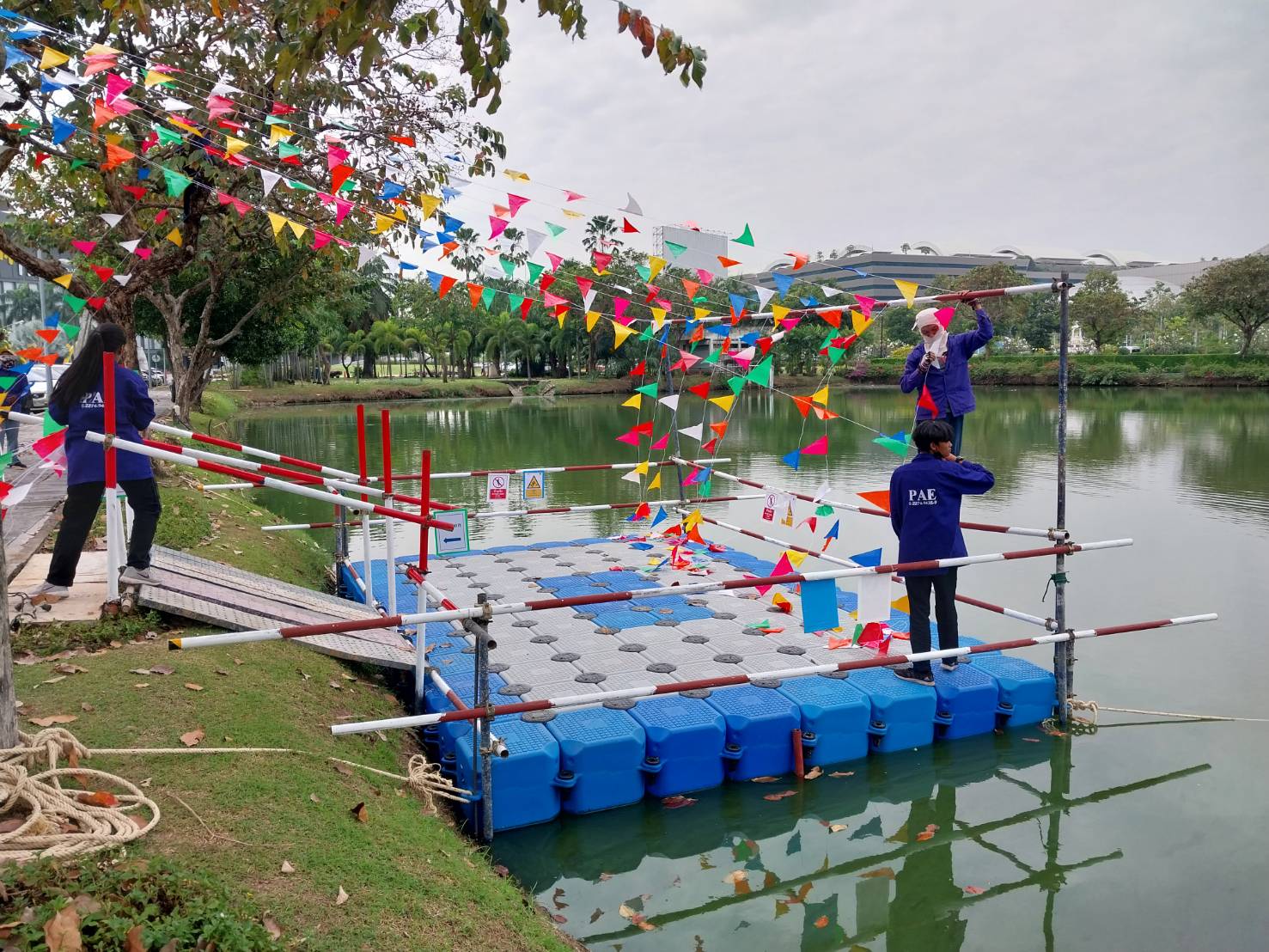 ทุ่นลอยน้ำเหมาะสำหรับ ใช้ทำสะพานท่าเทียบเรือ ท่าจอดเรือ ทุ่นกันแนว กระชังเลี้ยงปลา สะพานทางเดินบนน้ำโ ป๊ะเรือแพกลางน้ำ รูปที่ 1