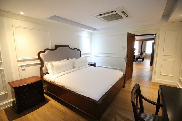 RENT luxury apartment  6 floors Rental price 800000 baht per month  Near BTS Senanikom  รูปที่ 1