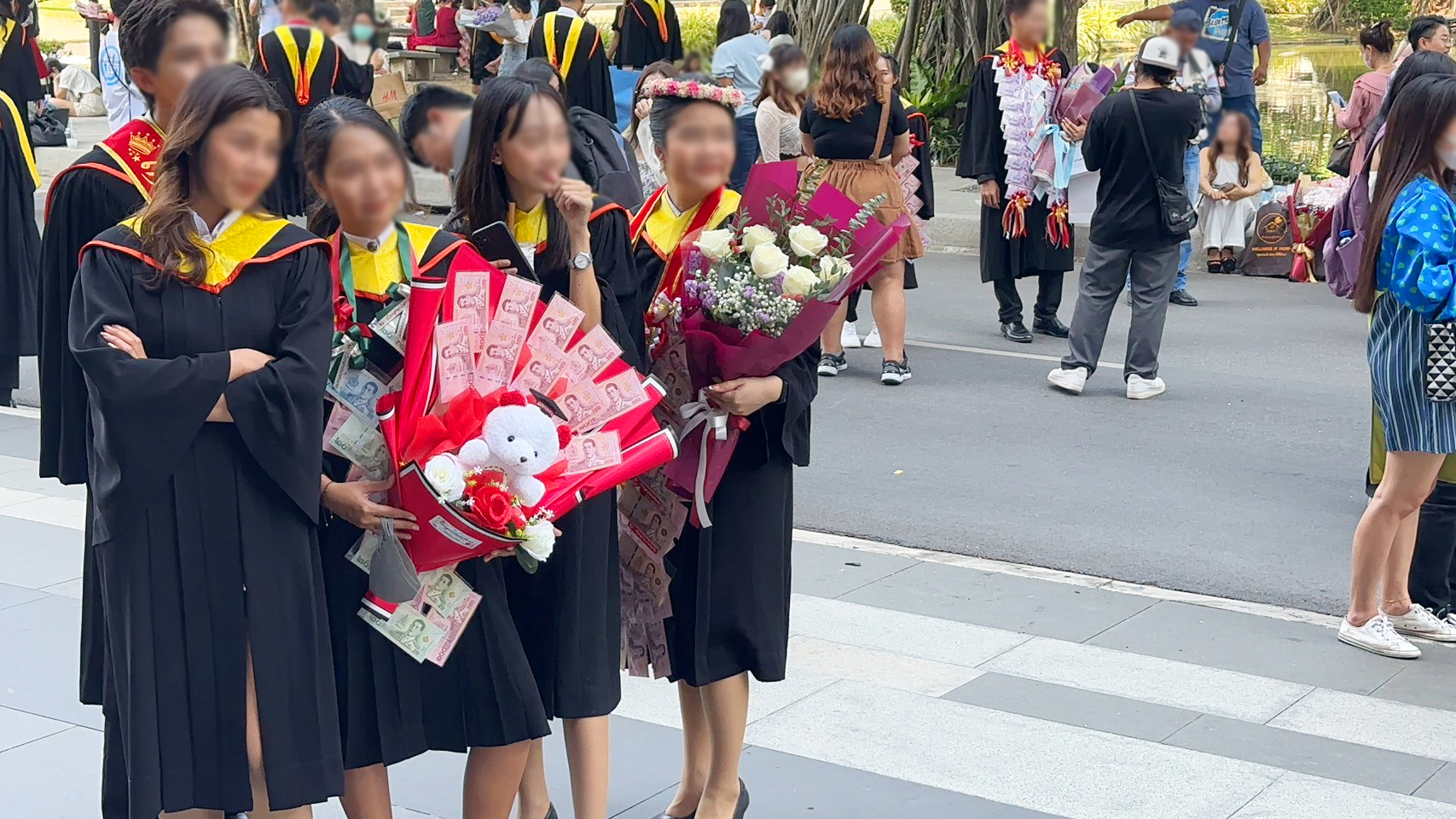 ดนตรีแห่รับปริญญา แสดงความยินดีกับบัณฑิตใหม่ ดนตรีเซอร์ไพรส์ รูปที่ 5