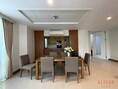 RH012723 4-storey twin house for rent Ekkamai 22 with swimming pool.