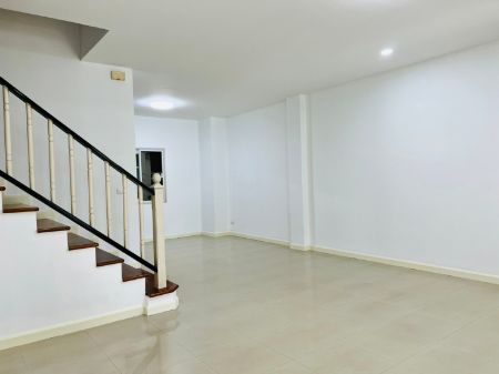 ขาย ทาวน์โฮม ติดถนนใหญ่ ถ.ราชพฤกษ์ สาธรตัดใหม่ สวย ถูก รูปที่ 3
