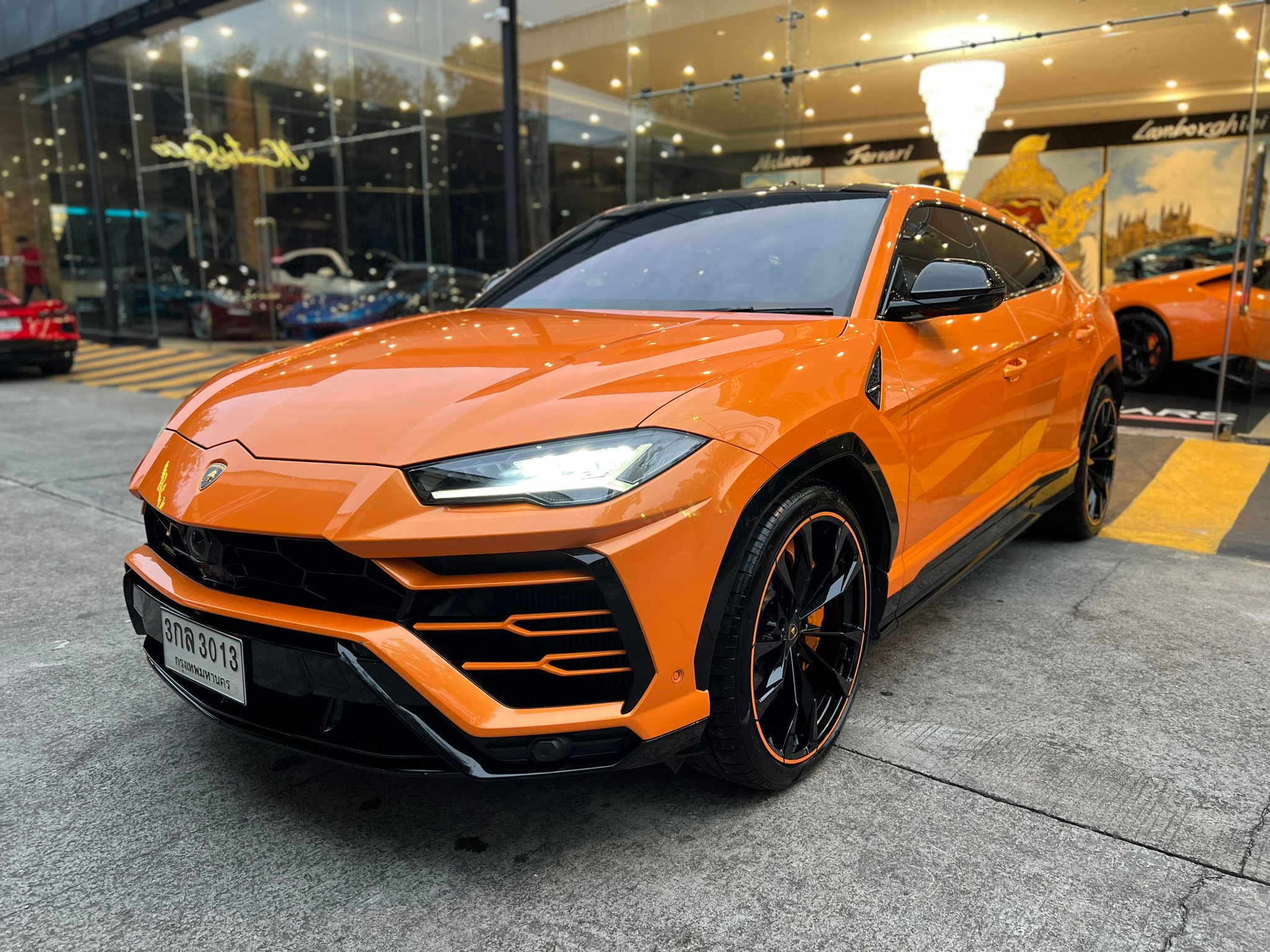 Lamborghini URUS PEARL CAPSULE 2022 รูปที่ 1