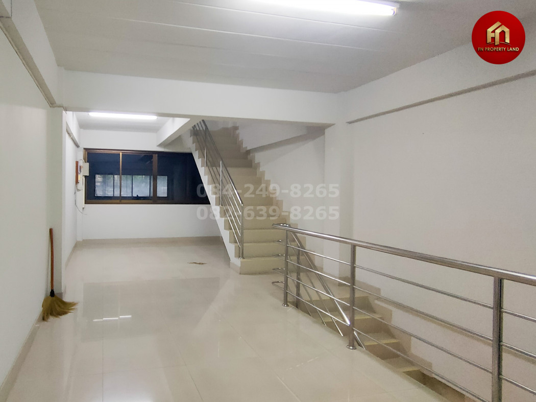 ขายด่วน อาคารพาณิชย์ 3 ชั้นครึ่ง ทำเลธุรกิจ ใจกลางเมืองชุมพร 23.4 ตร.ว. ติด ถ.กรมหลวงชุมพร ตรงข้าม รพ.ชุมพรเขตรอุดมศักดิ์ รูปที่ 3