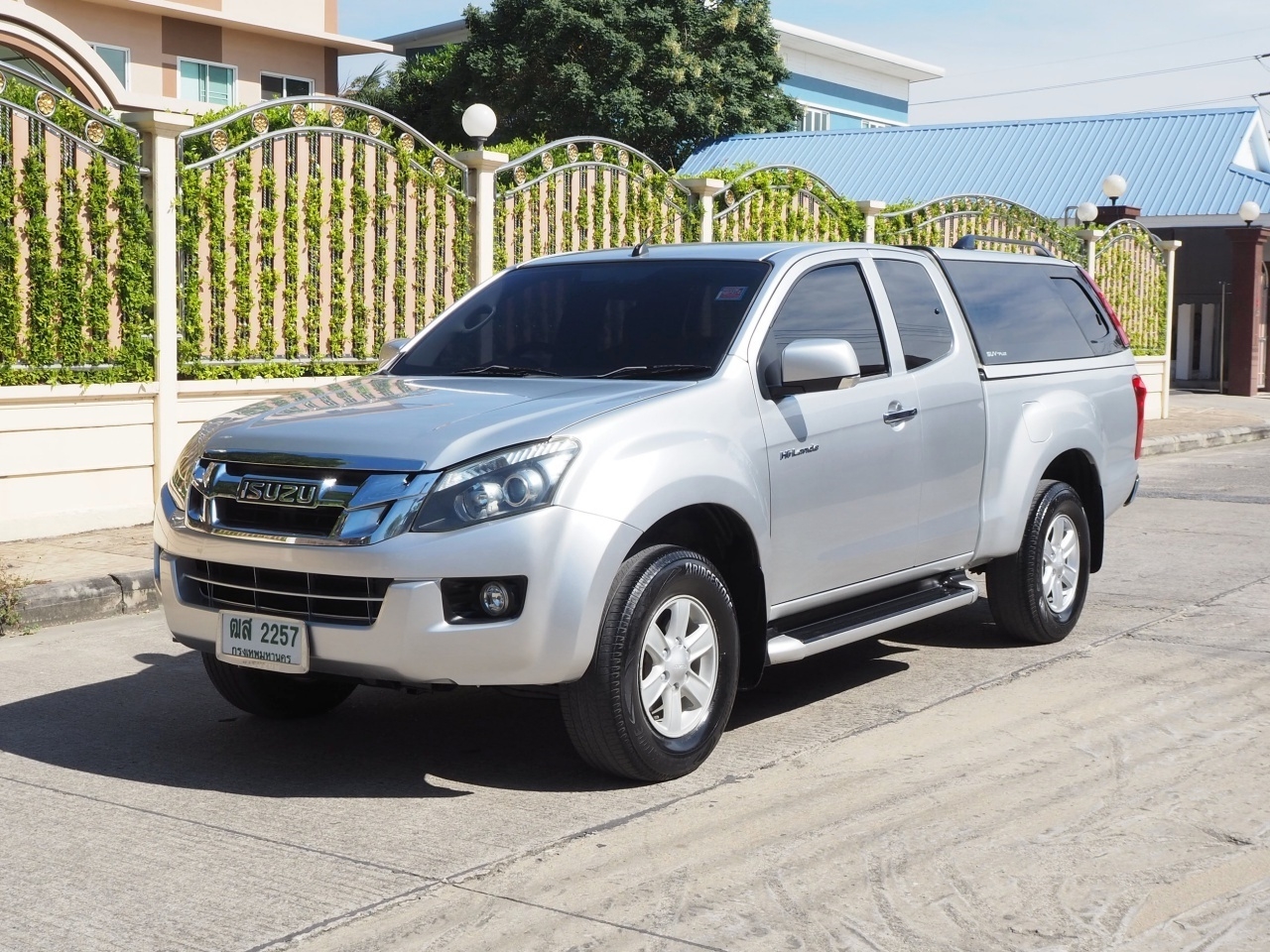 ISUZU D-MAX ALL NEW SPACECAB HI-LANDER 2.5 VGS Z ปี 2013 เกียร์AUTO สภาพนางฟ้า ฟรีดาวน์ กระบะ สีเทา รถมือสอง รูปที่ 1