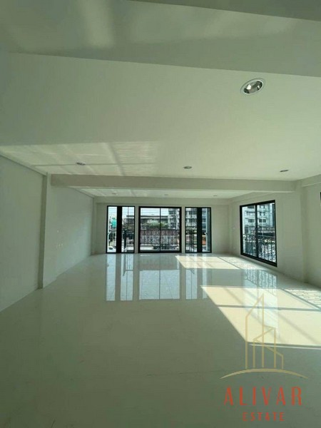 RB020623 Home office 4.5 Storey For rent 400 SQM On Nut 41 รูปที่ 1