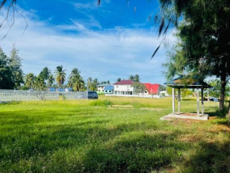 ขาย ที่ดิน ค่าโอนคนละครึ่ง กว้าง 18 ลึก 20 เมตรติดทะเลกุยบุรี 90 ตร.วา น้ำไฟพร้อม อยู่ในแหล่งชุมชน รูปที่ 6