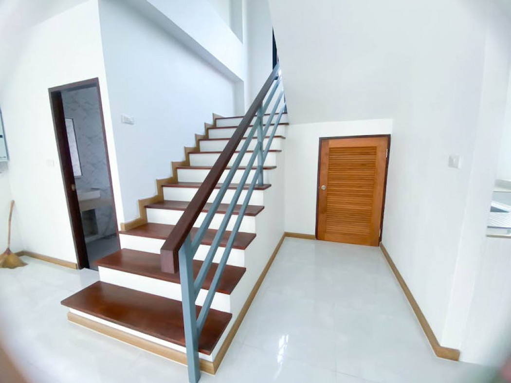 ขาย บ้านเดี่ยว ขายบ้านเดี่ยว 3 ชั้น ซอยนาคนิวาส 12 ลาดพร้าว เนื้อที่  1164 ตรม. 97 ตร.วา รูปที่ 3
