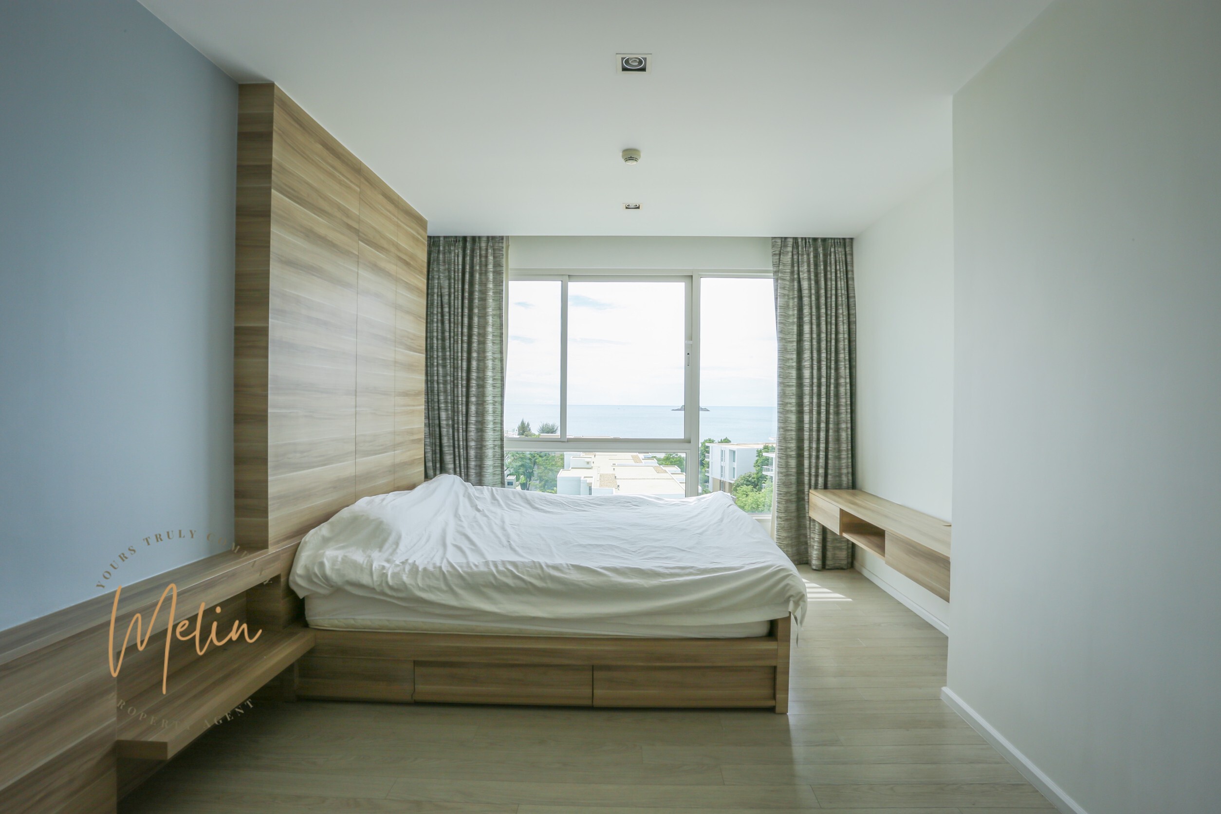 คอนโดหัวหิน 2 ห้องนอน ติดทะเล Living room, ห้องนอน Direct Sea View รูปที่ 1