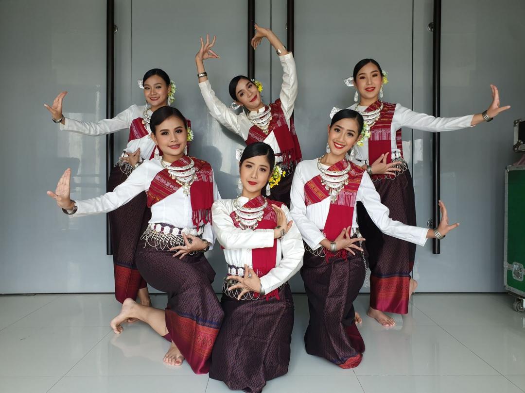 การแสดง ดนตรีโปงลาง การแสดงพื้นบ้านอีสาน วงโปงลาง รูปที่ 6