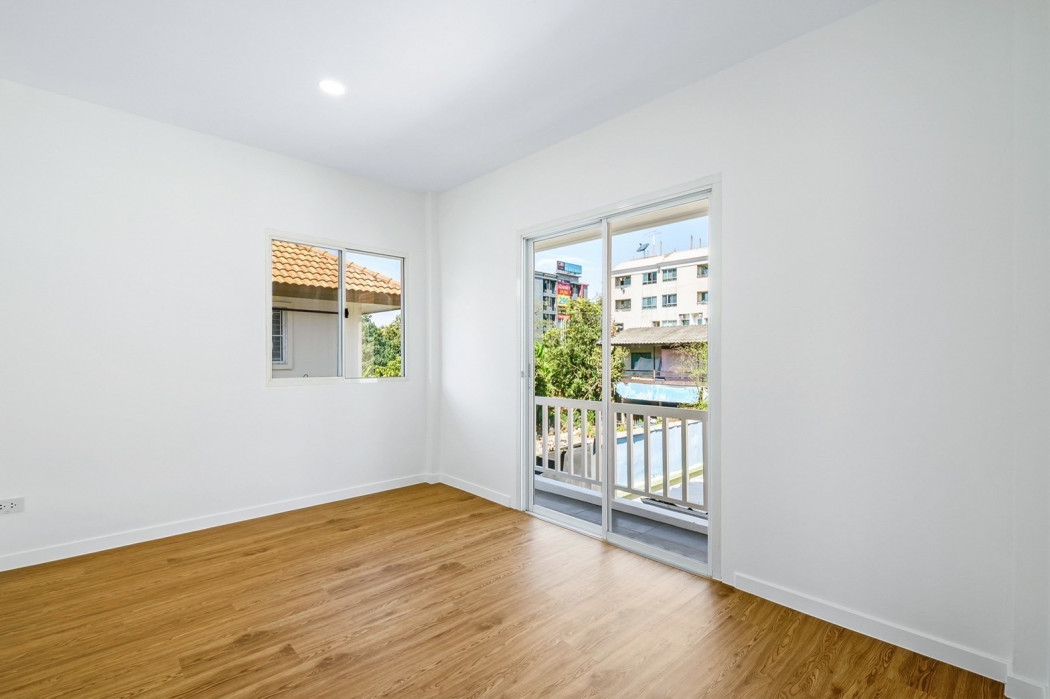 ขาย บ้านเดี่ยว รีโนเวท สวย minimal style ลาดพร้าว87 180 ตรม. 54 ตร.วา เซ็นทรัลอีสต์วิลล์ แค่ปากซอย รูปที่ 3