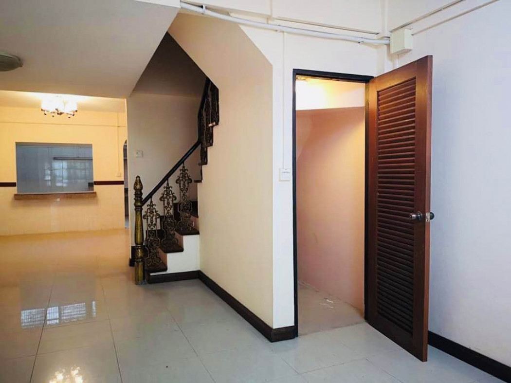 ขาย ทาวน์โฮม ลาดพร้าว 110 ใกล้โรงไฟฟ้าสีเหลือง - 196 ตรม. 49 ตร.วา รูปที่ 4