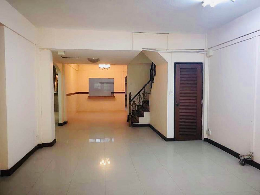 ขาย ทาวน์โฮม ลาดพร้าว 110 ใกล้โรงไฟฟ้าสีเหลือง - 196 ตรม. 49 ตร.วา รูปที่ 3