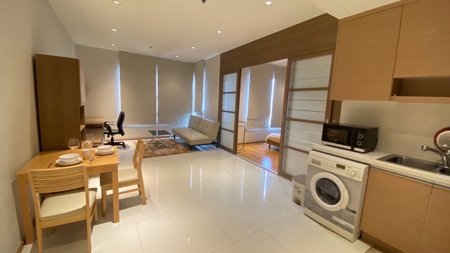 The Emporio Place Sukhumvit 24 private peaceful 8th floor BTS Phrom Phong รูปที่ 1