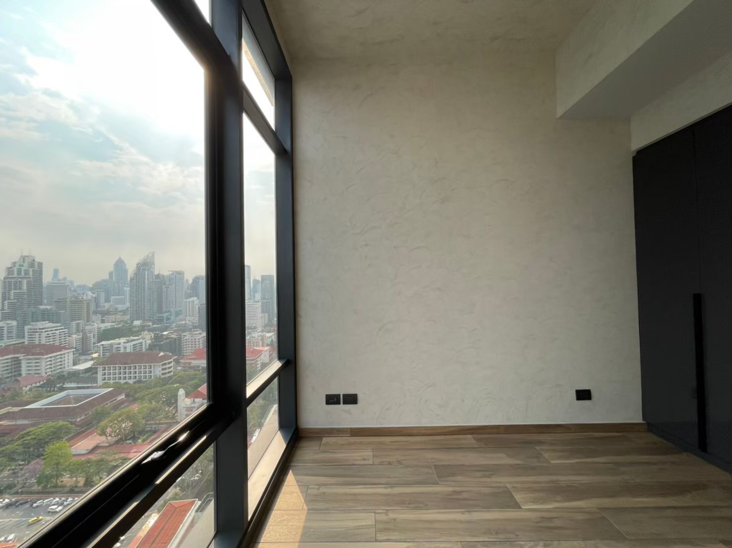 ขาย คอนโดหรู The Lofts Asoke ห้องสวย อยู่ใกล้ MRT 200 เมตร รูปที่ 1