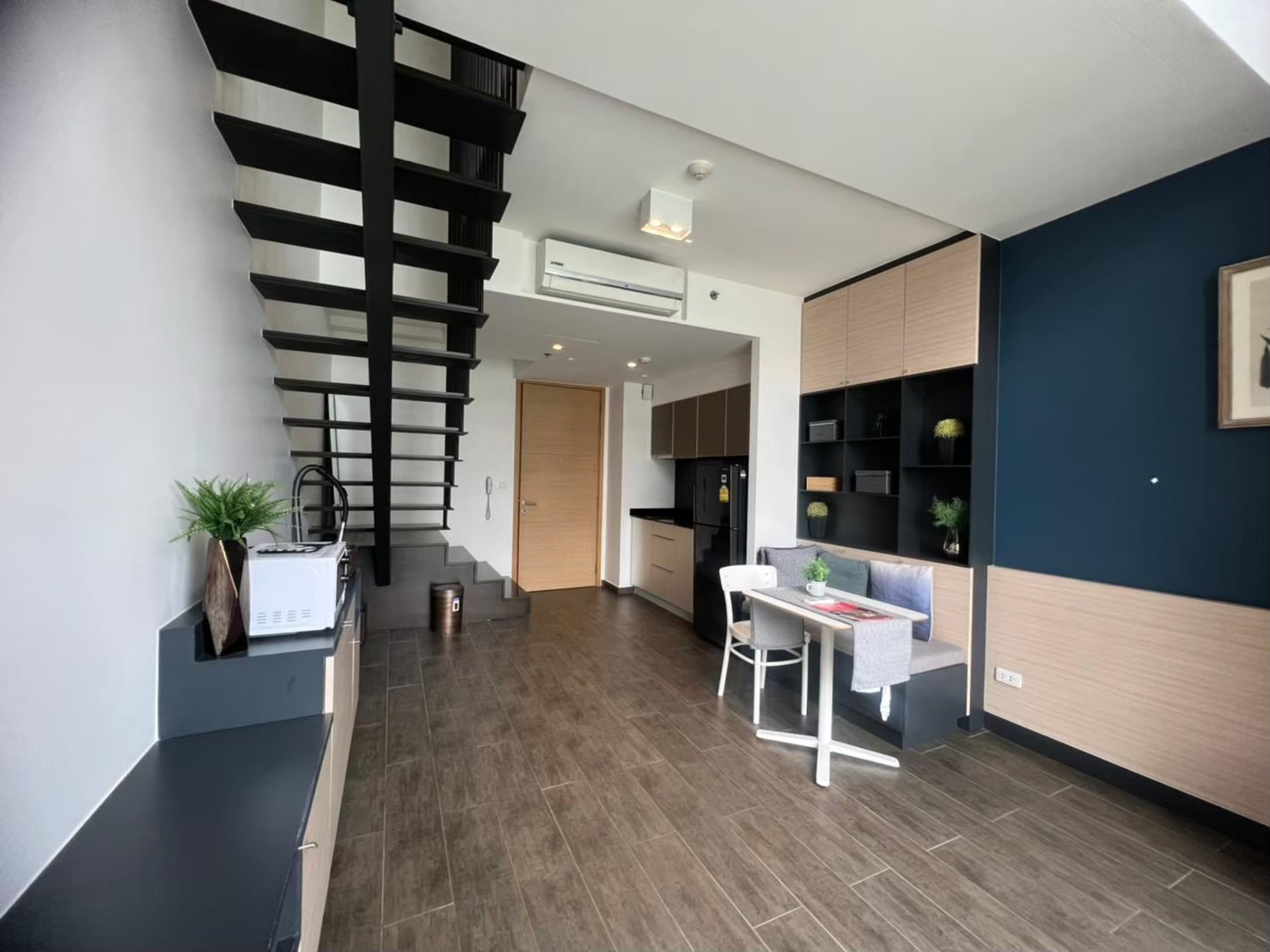 คอนโด The Lofts Ekkamai รูปแบบ 1 ห้องนอน ขนาด 46 ตร.ม. รูปที่ 1