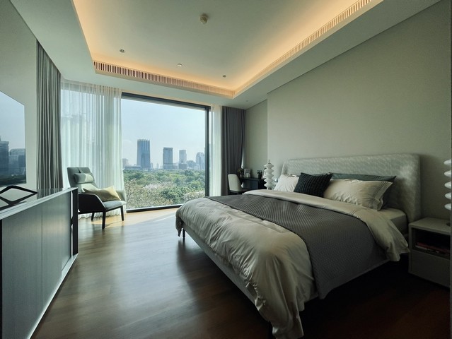 Super Luxury Residential Condo for Rent at Sindhorn Tonson, near BTS Ratchadamri รูปที่ 1